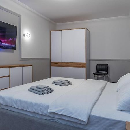 Modern 3 Bedroom Apartment Kiev Ngoại thất bức ảnh