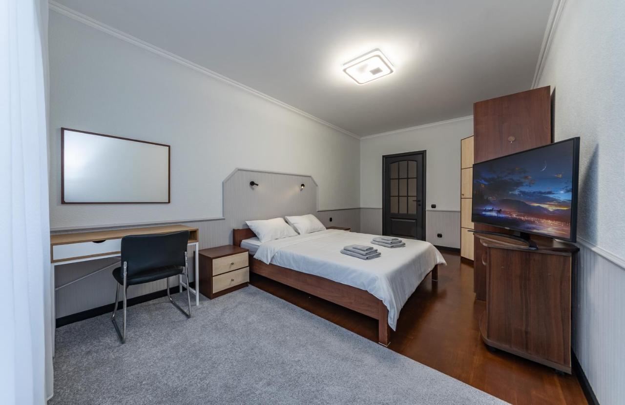 Modern 3 Bedroom Apartment Kiev Ngoại thất bức ảnh